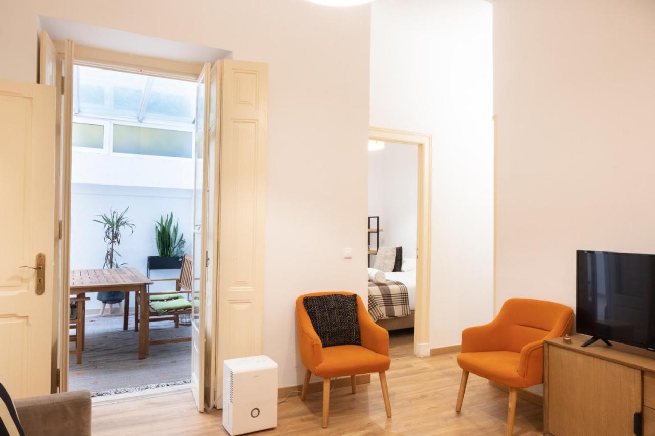 Central Apartment With Terrace By Lovelystay Lisboa Eksteriør billede