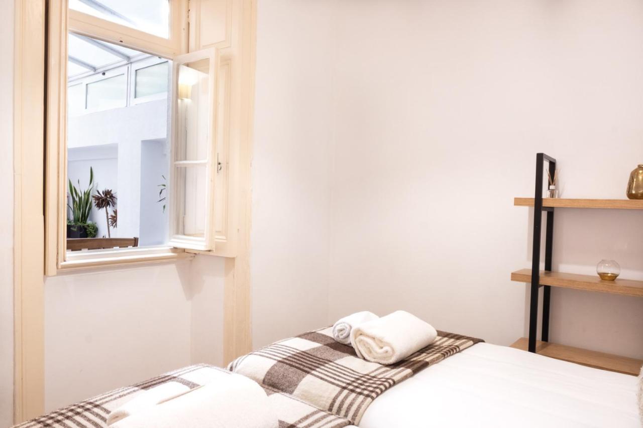 Central Apartment With Terrace By Lovelystay Lisboa Eksteriør billede