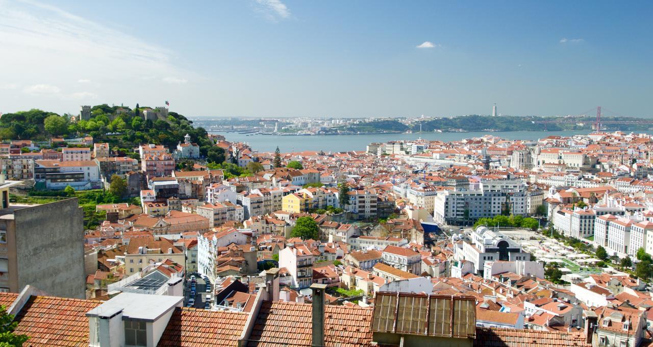 Central Apartment With Terrace By Lovelystay Lisboa Eksteriør billede